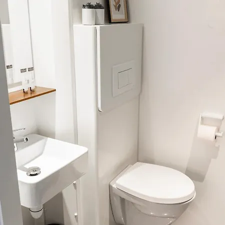Modern Studio In Kitchen And Bathroom Tilbourg