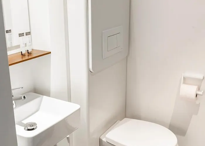 Modern Studio In Kitchen And Bathroom Τίλμπουργκ