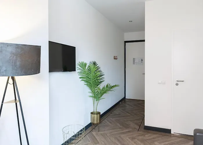 Modern Studio In Kitchen And Bathroom * Τίλμπουργκ