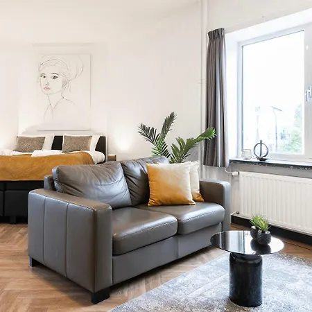 Appartement Modern Studio In Kitchen And Bathroom Tilbourg