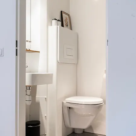 Modern Studio In Kitchen And Bathroom Tilbourg