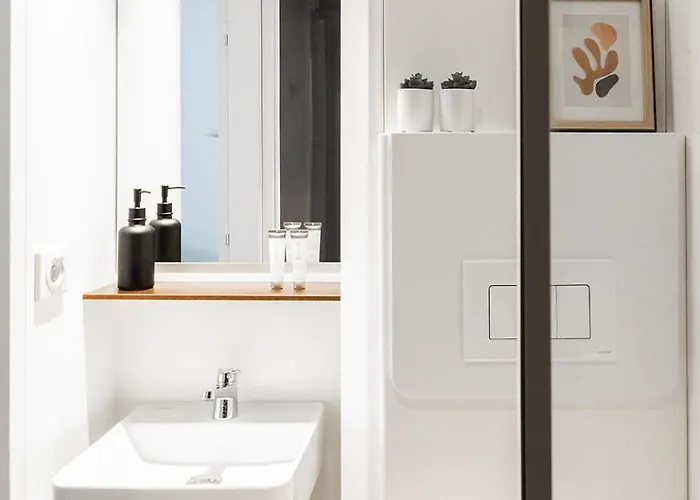 Modern Studio In Kitchen And Bathroom Apartman Tilburg